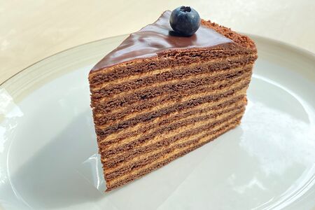 Шоколадно-медовое пирожное