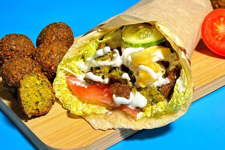 Сувлак с фалафелем