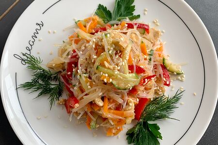 Салат с фунчозой и курицей