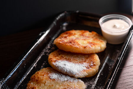 Сырники со сметаной