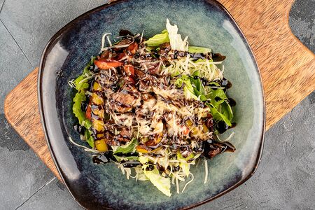 Тёплый салат из говяжьей вырезки