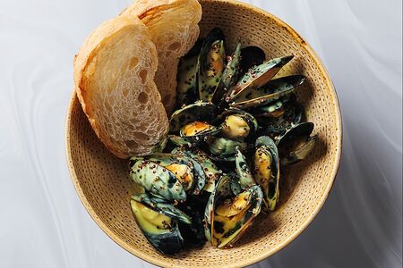 Мидии в сливочно-винном соусе