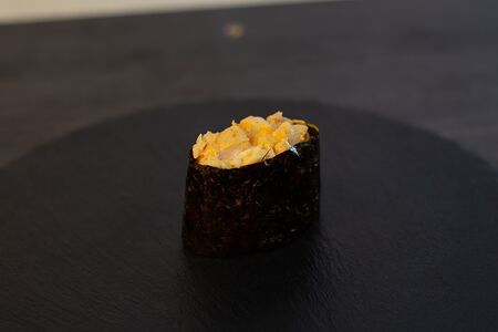 Гункан Спайси с тунцом