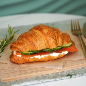 Круассан с рыбой