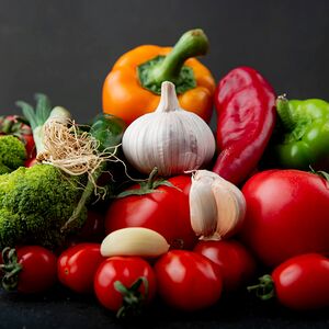 Ассорти из свежих овощей и зелени 