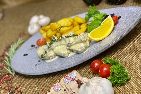 Медальоны из свинины с лисичками