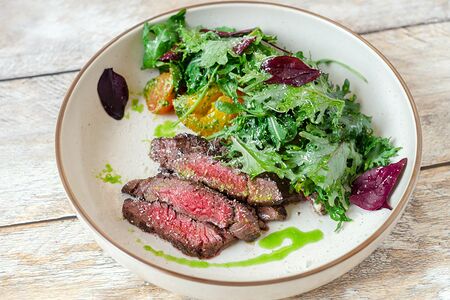 Салат с ростбифом