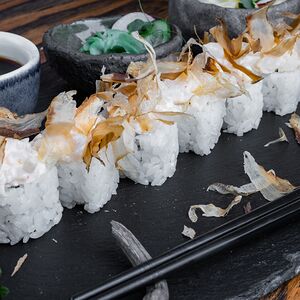 Креветка с тартаром из гребешка