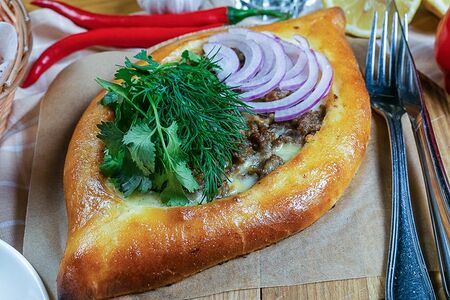 Хачапури по-аджарски с мясом