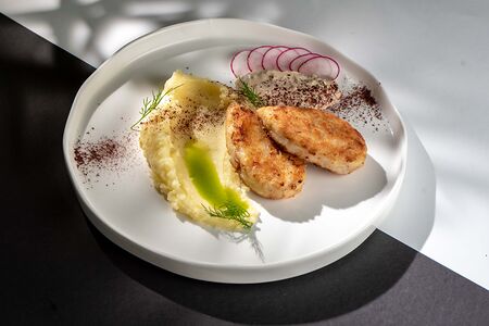 Котлета из щуки с картофельным пюре