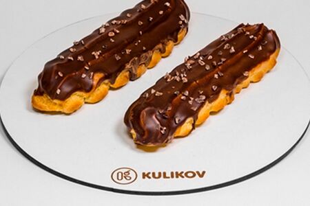 Пирожное Эклер шоколадный