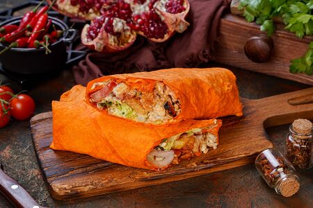 Шаурма свиная на углях в сырном лаваше