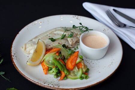 Судак с миксом печеных овощей