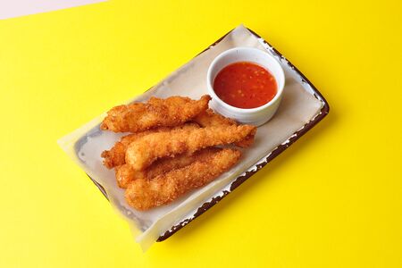 Креветки темпура с соусом сладкий чили