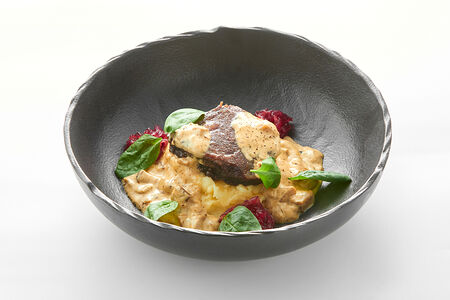 Телячьи щечки с соусом из белых грибов