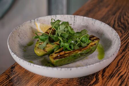 Авокадо на гриле