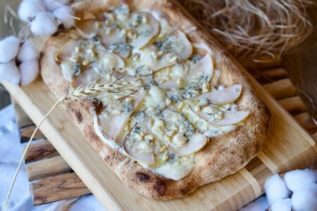 Римская пицца Груша Горгонзола