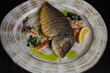 Средиземноморская дорадо на гриле