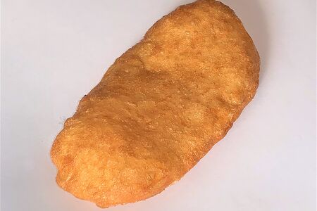 Жареный пирожок с картофелем