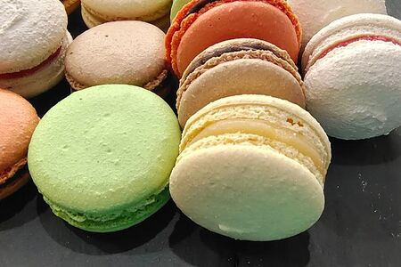 Макарони с малиновой начинкой