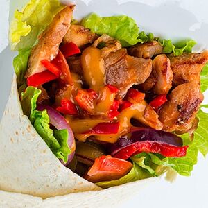 Донер карри в лаваше с курицей