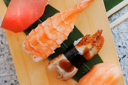 Суши с угрем