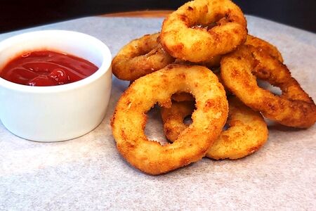 Луковые кольца с соусом