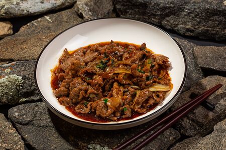 Говядина с кинзой и луком