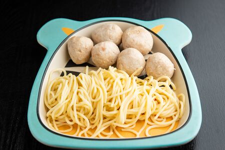 Спагетти с куриными фрикадельками