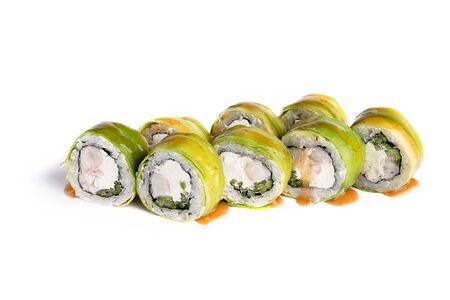 Ролл с креветками и авокадо под манговым соусом