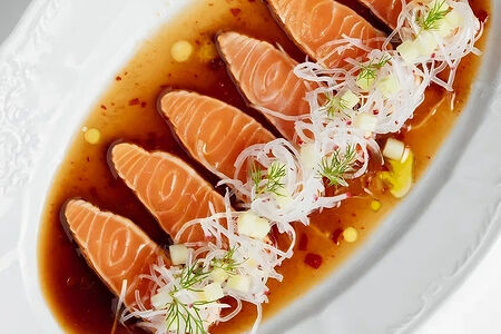 Татаки из лосося с цитрусовым понзу