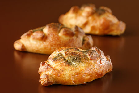 Пирожок слоеный с семгой