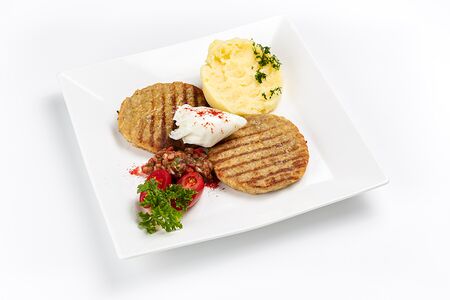 Котлета из курицы с яйцом пашот