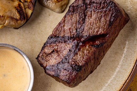 Стейк Денвер с перечным соусом