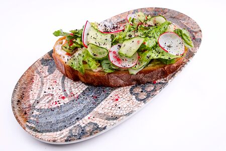 Брускетта с лососем и муссом креметте