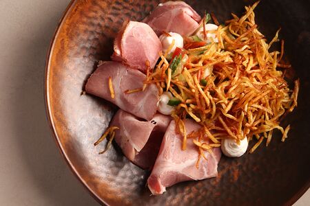 Салат из cвинoй шеи