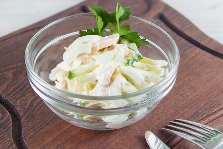 Салат с пекинской капустой кукурузой и огурцом