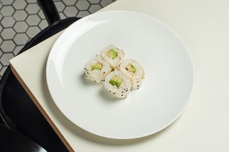 Ролл Авокадо в маменори