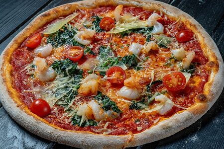 Пицца с креветками и шпинатом