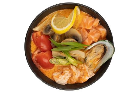 Том ям с морепродуктами