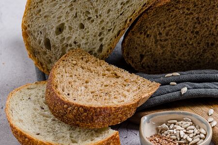 Пшеничный хлеб с укропом и чесноком