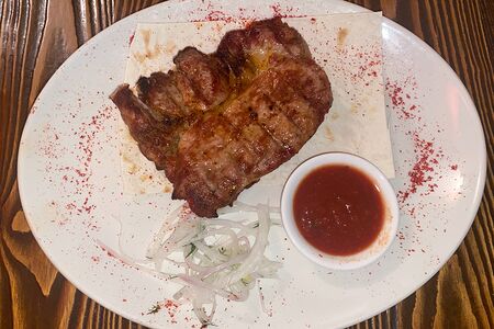 Стейк из cвинoй шеи