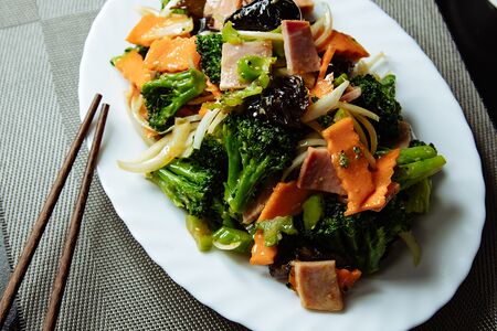 Брокколи с ветчиной