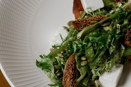 Салат с тыквой и инжиром