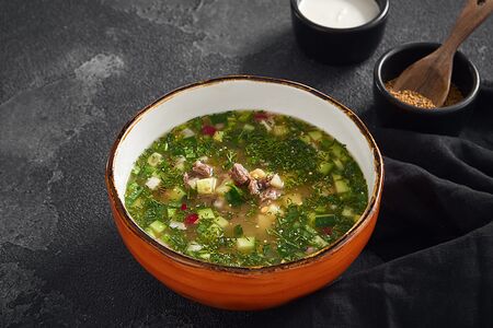 Окрошка с говядиной и сметаной