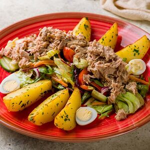 Салат с тунцом