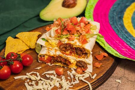 Перуанская Casa Dilla с говядиной под сырным соусом