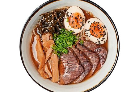 Рамен с говядиной с кушияки