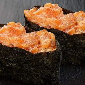 Суши острые с лососем, 2 шт