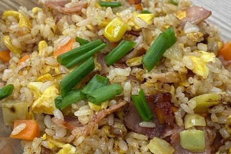 Рис Wok с беконом